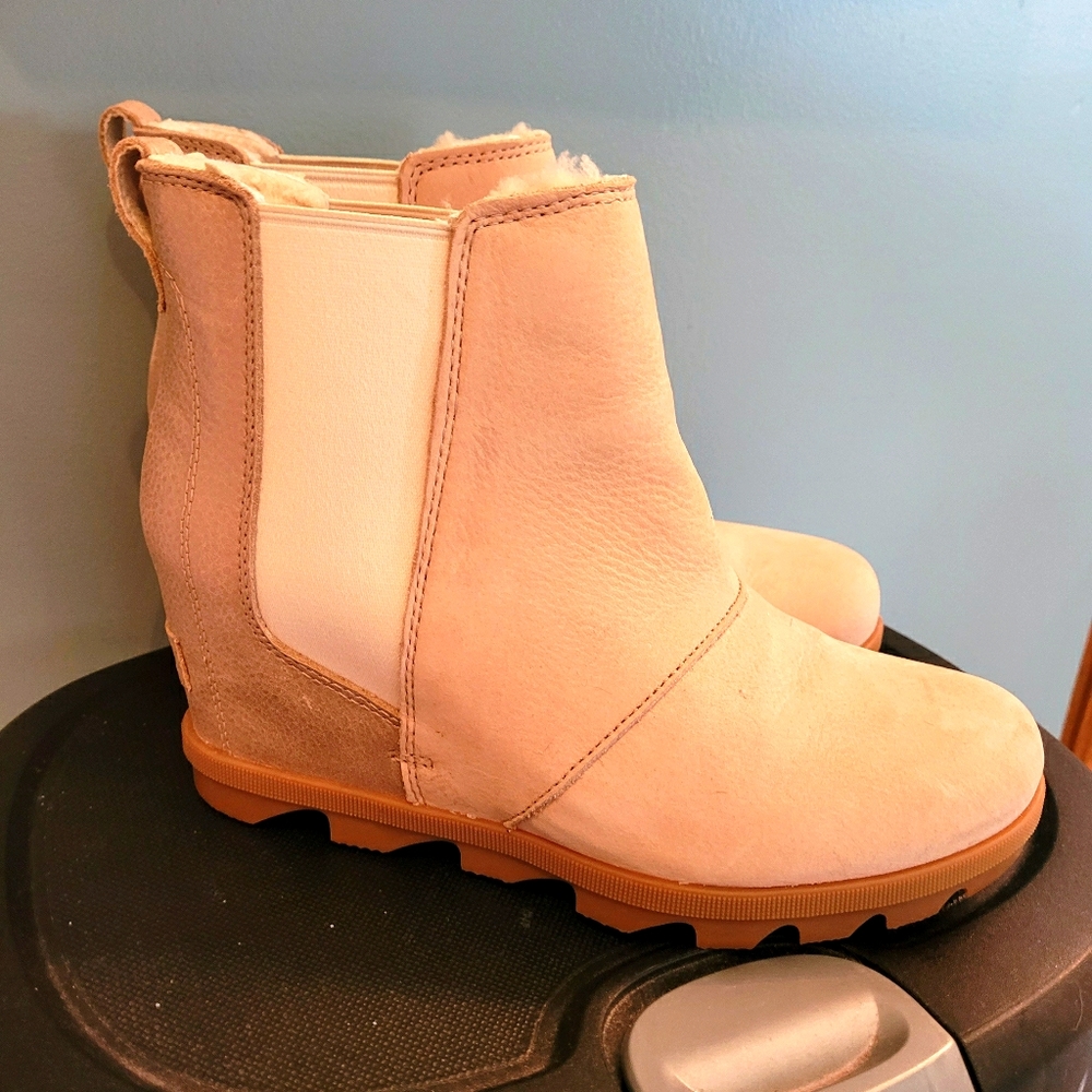 Sorel sherpa wedge booties